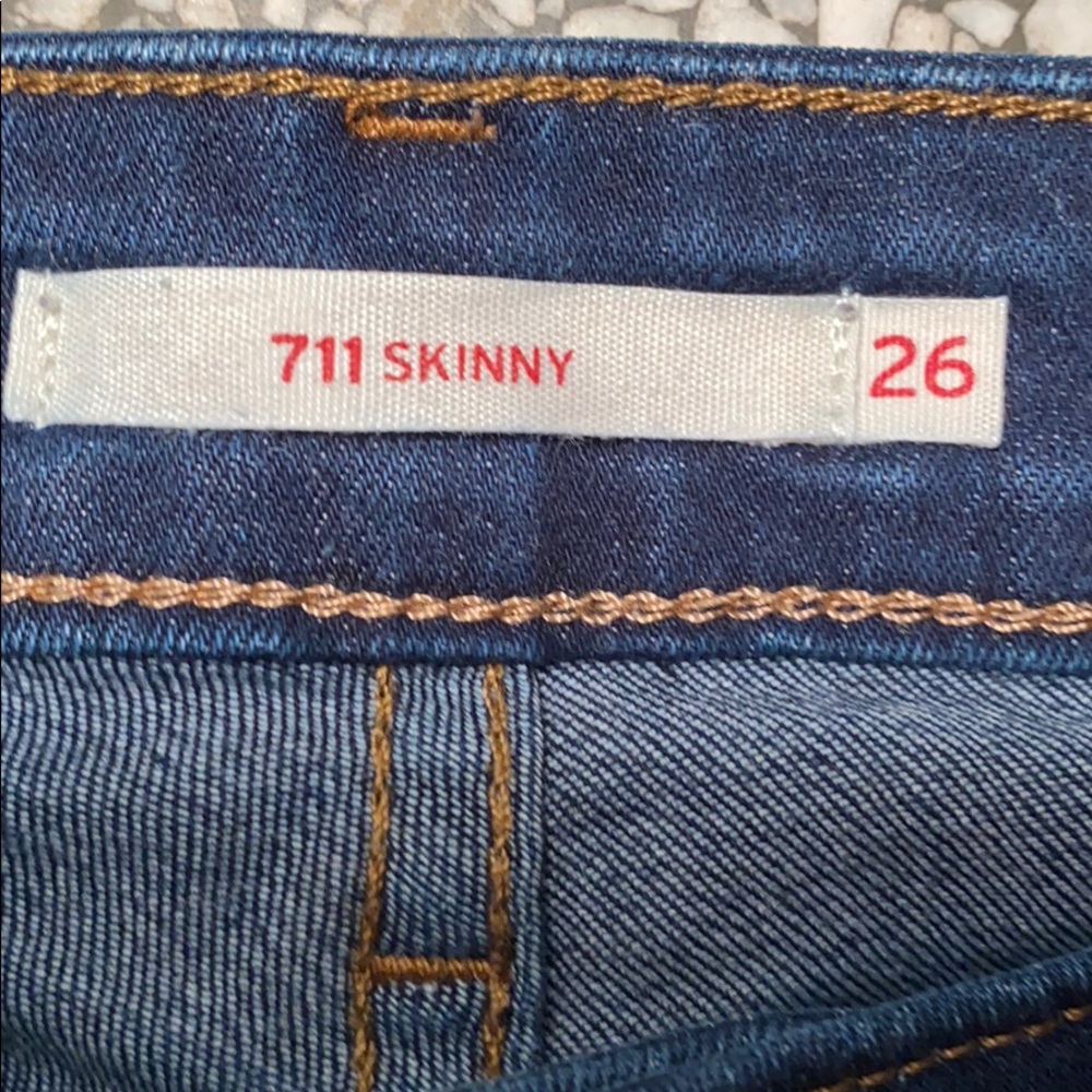 Dark wash 711 Levis skinny jeans